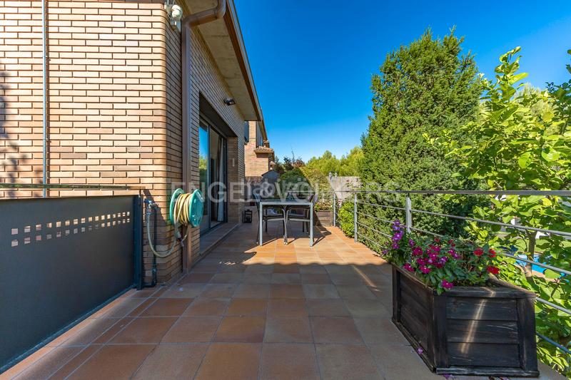 Foto 86aa249b-0c1b-4cc6-b18d-e98bd349f010. Casa con riscaldamento parcheggio piscina in Canovelles