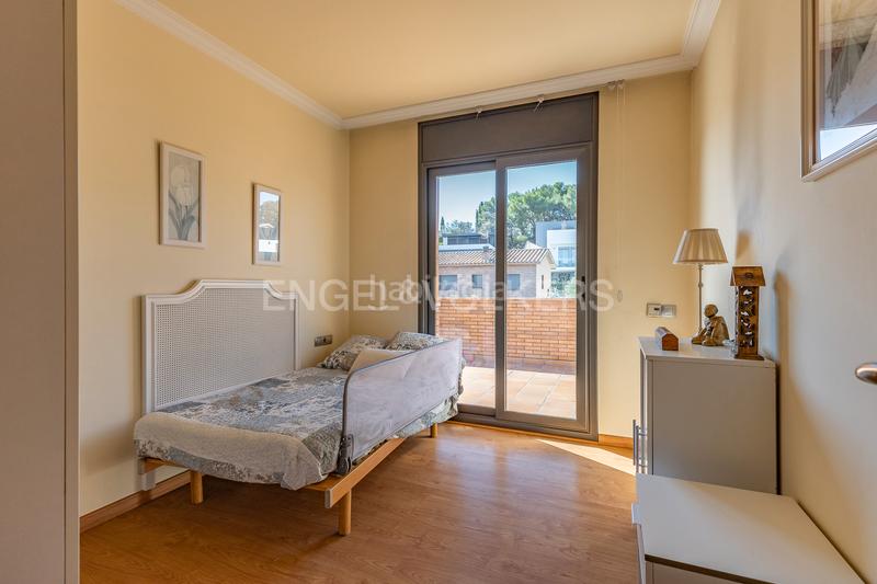 Foto 93fcecf3-7ab9-48fa-ba99-e8c6e02ea356. Casa con riscaldamento parcheggio piscina in Canovelles