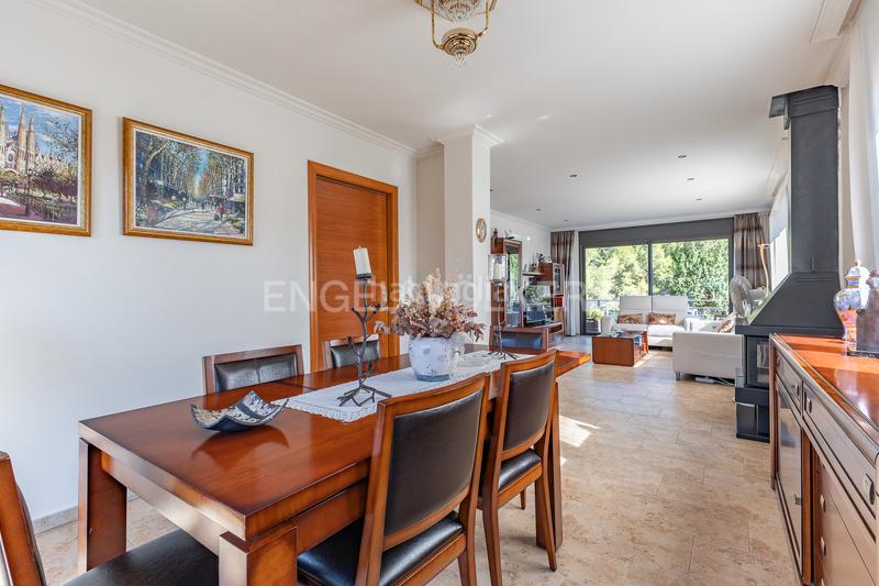 Foto a888bcd2-c20f-4d04-a2ea-2974109c2c77. Casa con riscaldamento parcheggio piscina in Canovelles