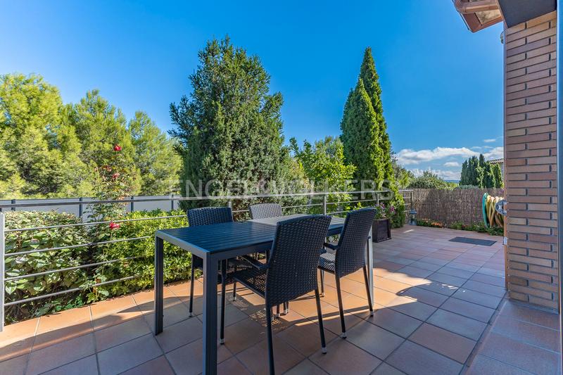 Foto c3968d2d-a18b-4be4-92a4-f08a735b98e1. Casa con riscaldamento parcheggio piscina in Canovelles