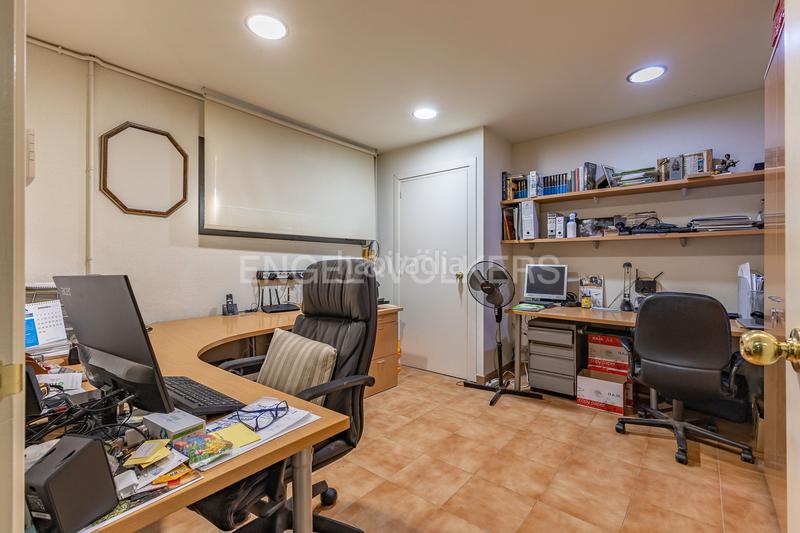 Foto ed62b31e-8621-4e8f-b231-3867b5860ef7. Casa con riscaldamento parcheggio piscina in Canovelles