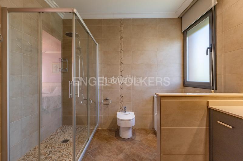 Foto ef2b7f0a-d0a5-4c8c-9b8a-aa92d9aff372. Casa con riscaldamento parcheggio piscina in Canovelles