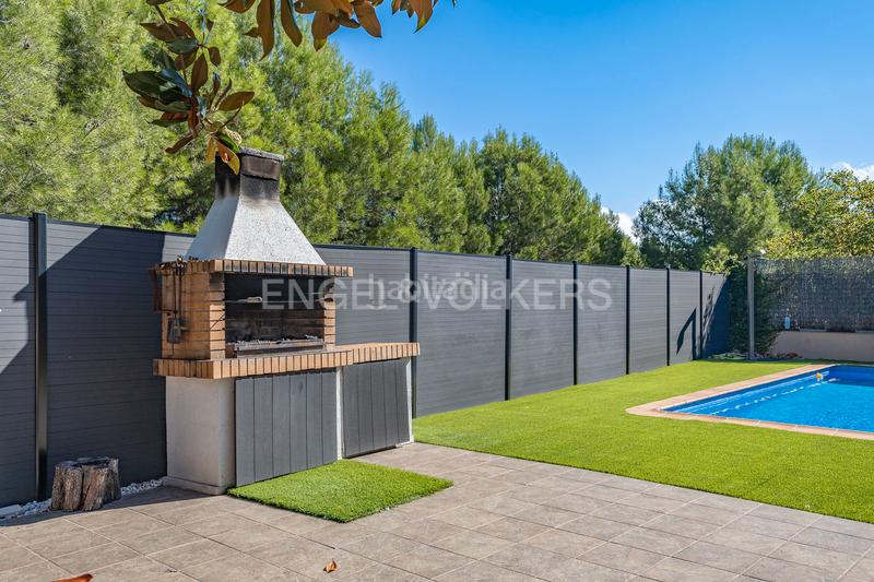 Foto eff10010-7778-4edd-90df-8cfcef2b5766. Casa con riscaldamento parcheggio piscina in Canovelles