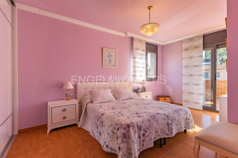 Foto f6b2376e-467c-4e76-9cf0-28259c6f806c. Casa con riscaldamento parcheggio piscina in Canovelles