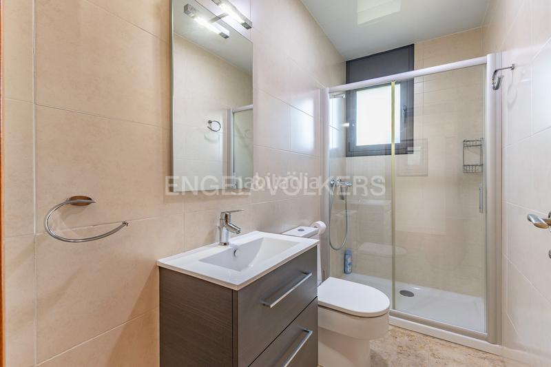 Foto f9fe7897-dcf7-470e-84aa-fbc5c73d60ee. Casa con riscaldamento parcheggio piscina in Canovelles