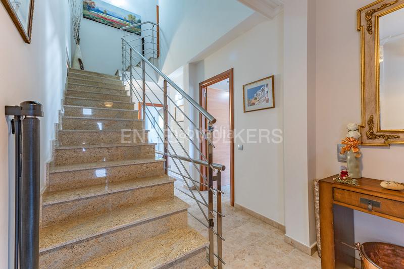 Foto fbebac22-d151-431e-8a57-3d2efb72dc2f. Casa con riscaldamento parcheggio piscina in Canovelles