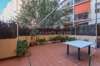 Appartement à Sants-Badal. Piso amplio y luminoso con cuatro habitaciones, balcón y gran pa