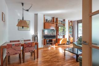 Appartement à Sants-Badal. Piso amplio y luminoso con cuatro habitaciones, balcón y gran pa