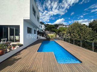 Maison à Sant Cebrià de Vallalta. Unifamiliar en vistamar con piscina