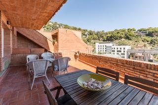 Duplex à Vallcarca - Penitents. Dúplex acogedor con vistas a la ciudad y al mar