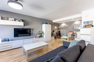 Duplex in Sant Pere i Sant Pau. Dúplex luminoso y reformado con garaje y piscina en zona encanta