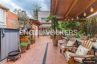 Casa a schiera in Eixample - Can Bogunyà. Casa adosada esquinera en el centro de castellar del vallès  tot
