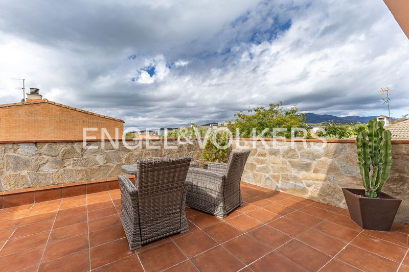 Foto e7fcf5a1-df80-489d-91fe-fa301e7d4a00. Casa amb calefacció aparcament a Eixample - Can Bogunyà Castellar del Vallès