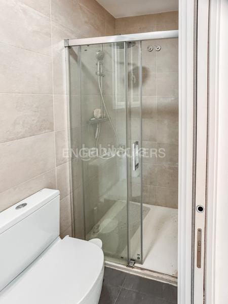 Foto f3be199f-0ce3-406b-99fb-11bc2238ed55. Rent apartment with heating in Baix Guinardó Barcelona