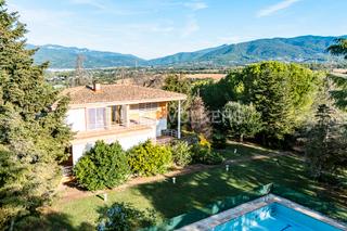 Maison à Franqueses del Vallès (Les). Diseño atemporal y serenidad en esta espectacular casa con jardí