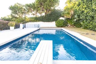 Lloguer Casa a Vallpineda-Santa Bàrbara. Propiedad en dos parcelas. disfrute de vistas  al mar y al puebl