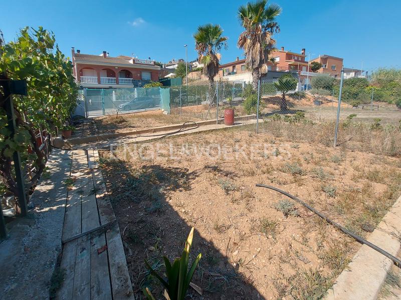 Foto a1e44139-8589-444d-a7c3-c0315ef40968. Terrain résidentiel dans Els Canons - Les Orioles - Can Paulet Sant Boi de Llobregat