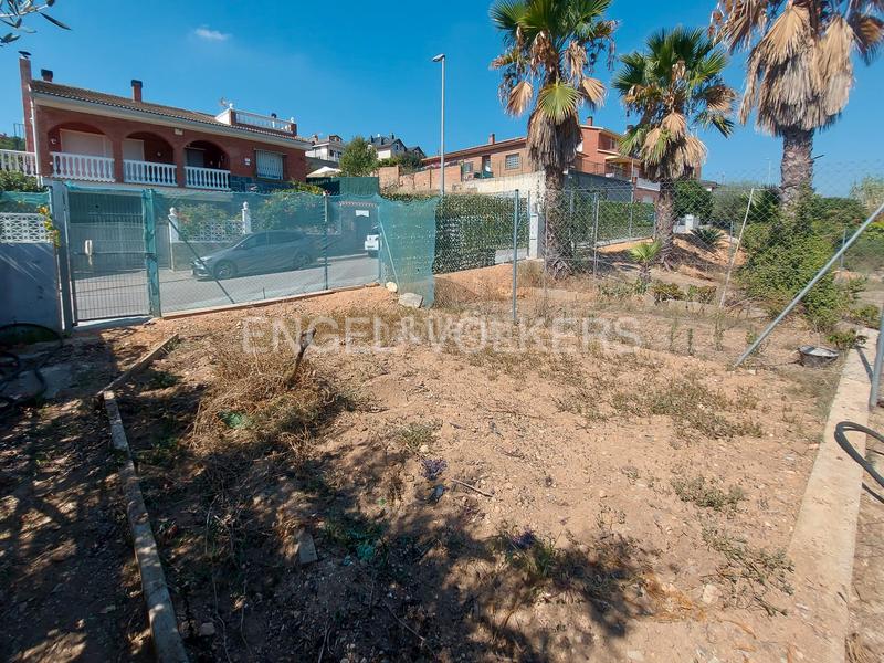 Foto b14b3bab-fbed-46dc-a962-6864e2258b6a. Terrain résidentiel dans Els Canons - Les Orioles - Can Paulet Sant Boi de Llobregat