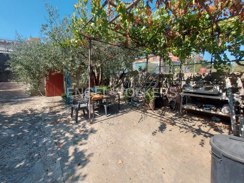 Foto ef52646f-11b0-4470-8440-94aee8bbf929. Terrain résidentiel dans Els Canons - Les Orioles - Can Paulet Sant Boi de Llobregat