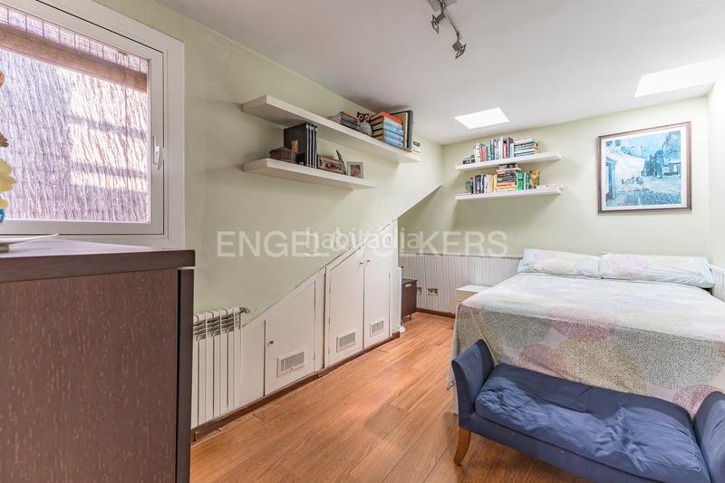 Foto 21047d3d-8f35-4336-b612-d99df3883bb3. Haus mit heizung parking in La Miranda Esplugues de Llobregat