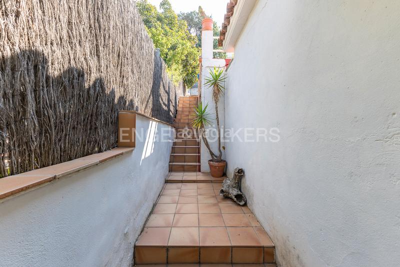 Foto 24fe53b5-2d92-4696-af21-c03ce0797276. Haus mit heizung parking in La Miranda Esplugues de Llobregat