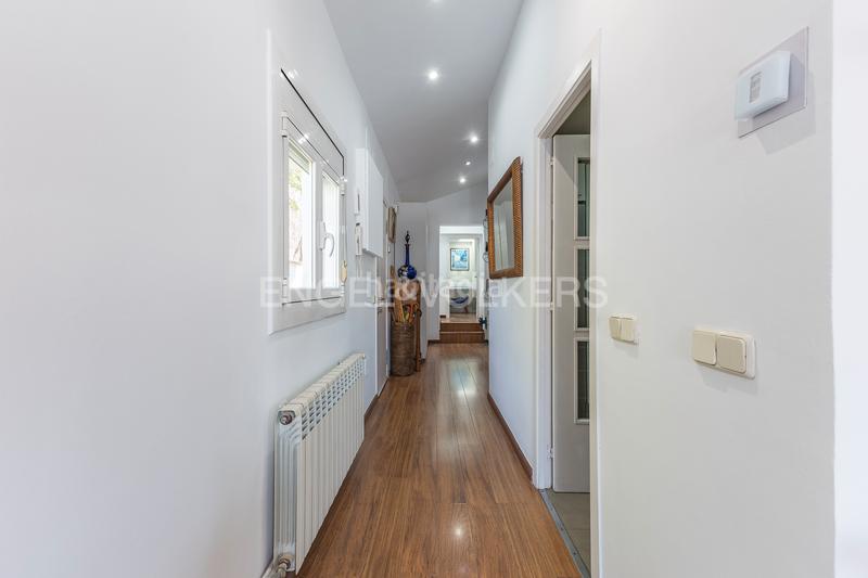 Foto 28212adb-1e13-43dc-b612-967874b91145. Haus mit heizung parking in La Miranda Esplugues de Llobregat