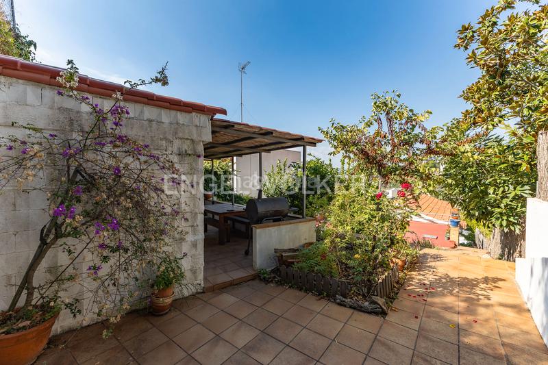 Foto 39b40df6-3177-4c37-b601-2825f9017648. Haus mit heizung parking in La Miranda Esplugues de Llobregat