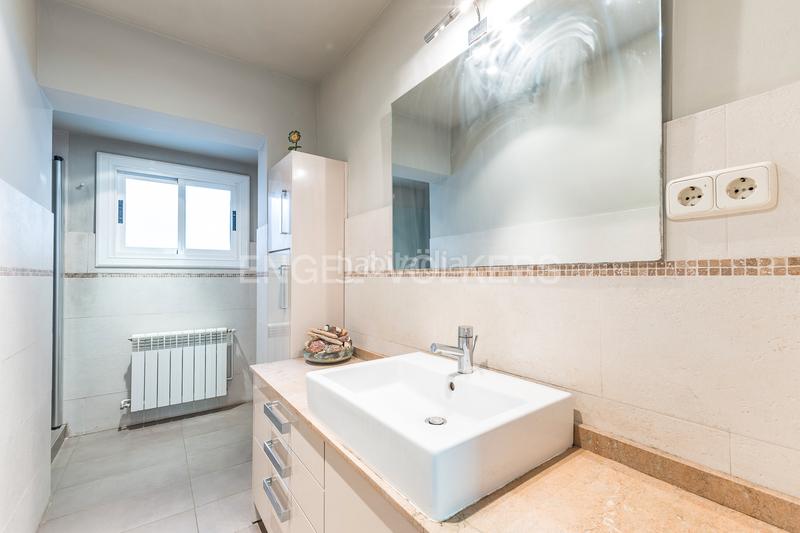 Foto 4110fff7-a966-4bfa-abe5-ca8eb1a6e6f0. Haus mit heizung parking in La Miranda Esplugues de Llobregat