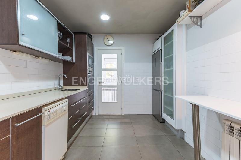 Foto 6bfdc65b-1876-4361-a2bf-90e15ef1fe3a. Haus mit heizung parking in La Miranda Esplugues de Llobregat