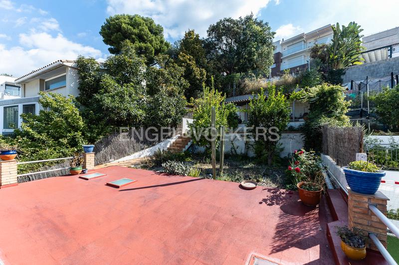 Foto 7eff5f23-5616-41b0-9a58-477bdec388a8. Haus mit heizung parking in La Miranda Esplugues de Llobregat