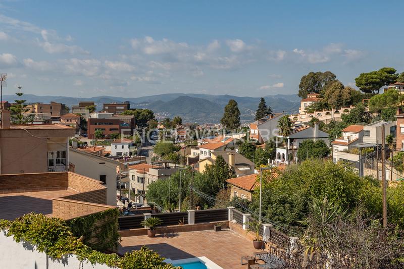 Foto a003f52c-96dc-4f55-8928-02cca088e9de. Haus mit heizung parking in La Miranda Esplugues de Llobregat