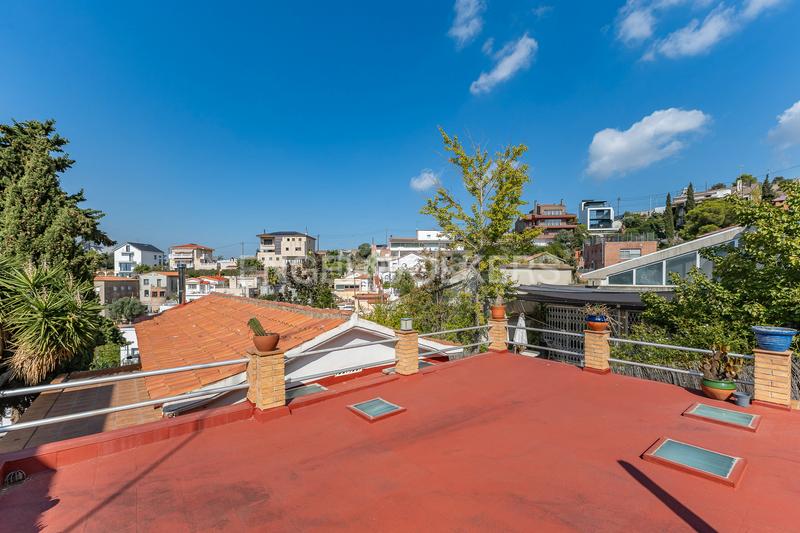 Foto ca7b490a-fcab-404b-b3c2-bcba7b1c8c83. Haus mit heizung parking in La Miranda Esplugues de Llobregat