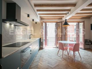 Location Appartement à Gòtic. Precioso piso amueblado en gótico  temporal
