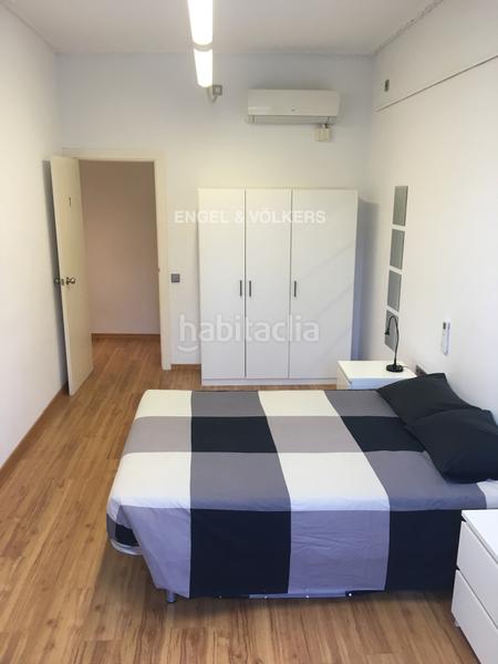 Foto c6e3ab7a-9b74-4892-a936-33b47f2fd1d4. Alquiler apartamento ideal apartamento para compartir 3 habitaciones dobles en la rambla en Barcelona