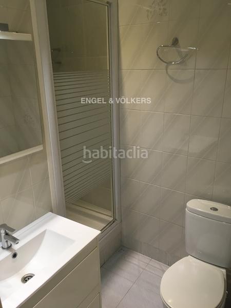 Foto d0ac8699-d5ed-4aef-9bb7-8ff2ca5b7600. Alquiler apartamento ideal apartamento para compartir 3 habitaciones dobles en la rambla en Barcelona