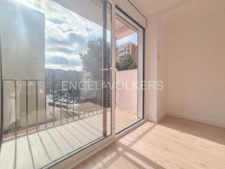 Appartement à Sant Martí de Provençals. Piso con balcón recién reformado