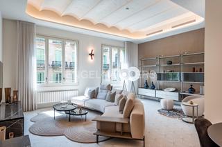 Apartamento en Dreta de l´Eixample. Exquisita propiedad, con mobiliario y decoración de alta gama