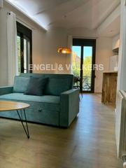 Alquiler Apartamento en Sagrada Família. Luminoso piso reformado de 55 m con balcón y ascensor