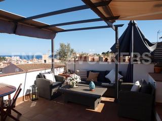 Zweistöckige Wohnung in Canet de Mar. Dúplex con encanto con terraza panorámica en canet de mar.