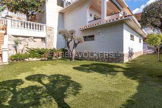 Casa a Premià de Dalt. Luminosa casa mediterránea con vistas panorámicas al mar en prem