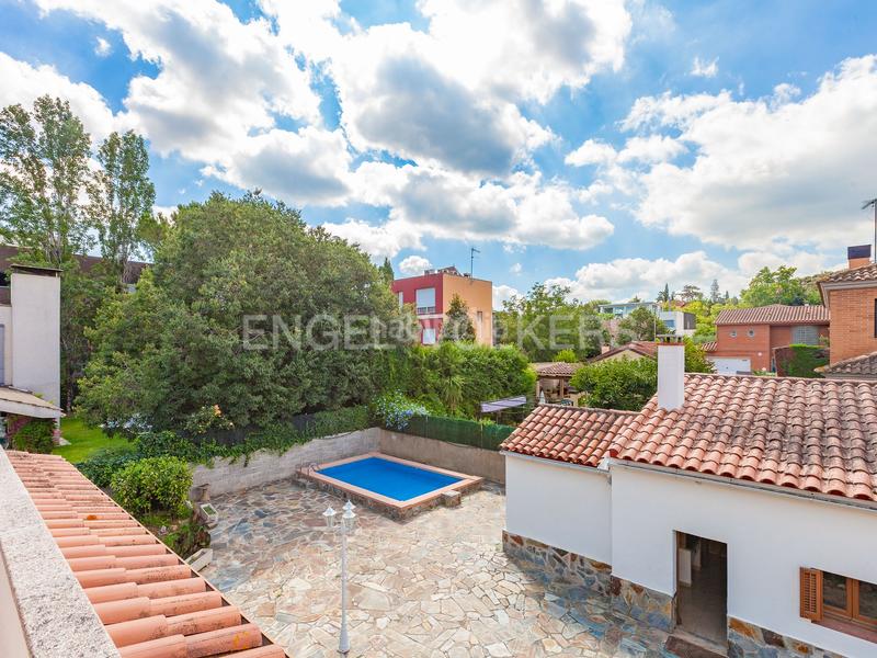 Foto 240e14d6-9610-47a9-99df-46e884304299. Haus mit heizung parking pool in Mira-sol Sant Cugat del Vallès