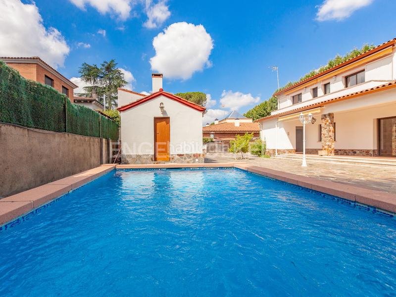 Foto 54a8edcf-4b8a-4282-98d1-d42bad502516. Haus mit heizung parking pool in Mira-sol Sant Cugat del Vallès