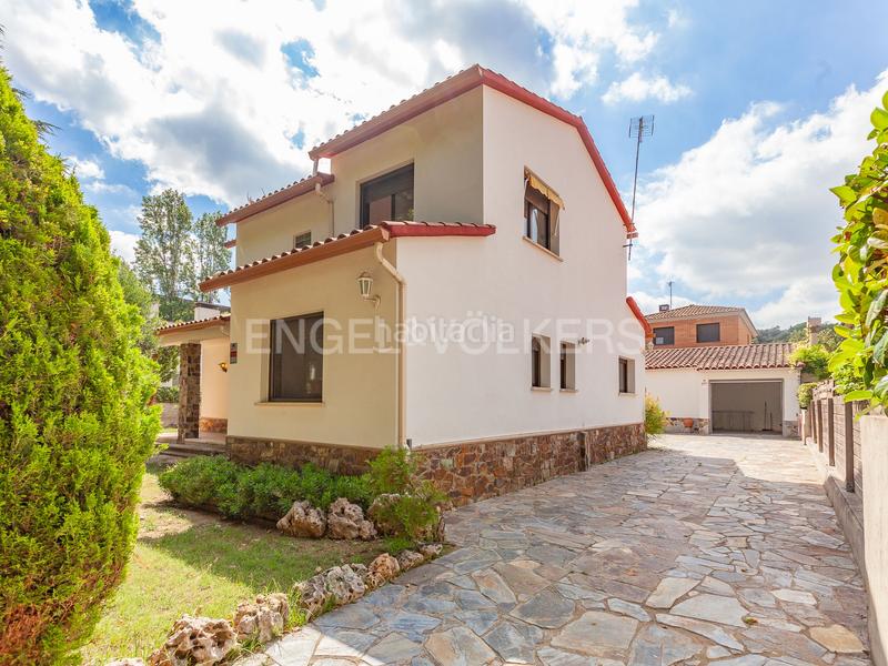 Foto 637ac2cd-65c9-4d06-afa6-b9d9f979e90f. Haus mit heizung parking pool in Mira-sol Sant Cugat del Vallès