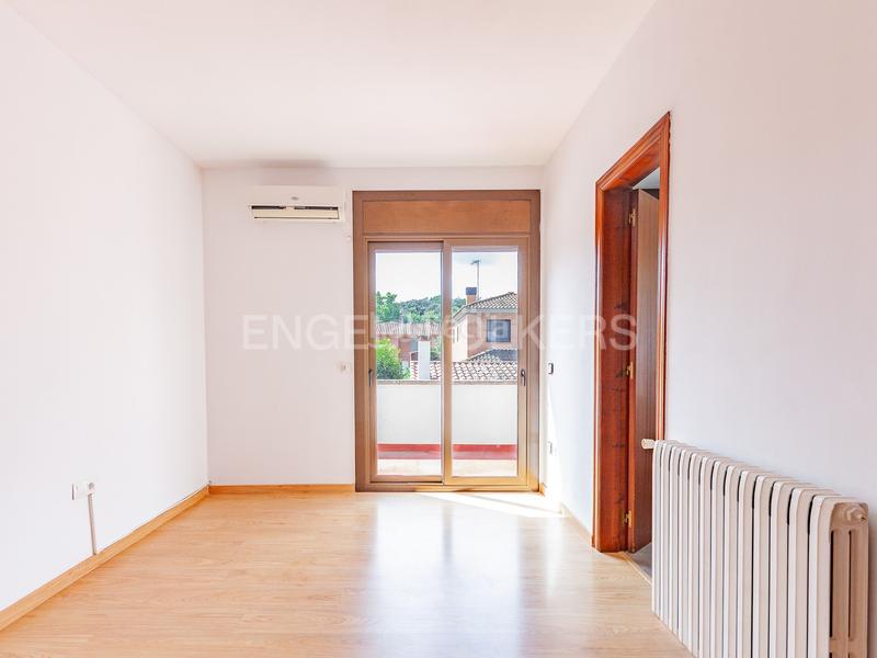 Foto 6b02a09e-9fc7-4ef6-9426-2e9ffe227a2e. Haus mit heizung parking pool in Mira-sol Sant Cugat del Vallès