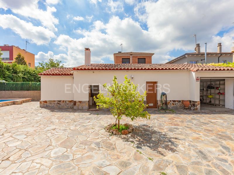 Foto 6e995f39-c832-4450-b9dd-bd39c761fcf1. Haus mit heizung parking pool in Mira-sol Sant Cugat del Vallès