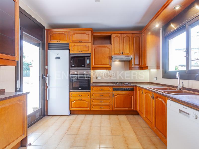 Foto 87da2405-6e40-4ee3-8a1b-c311b6bd355f. Haus mit heizung parking pool in Mira-sol Sant Cugat del Vallès