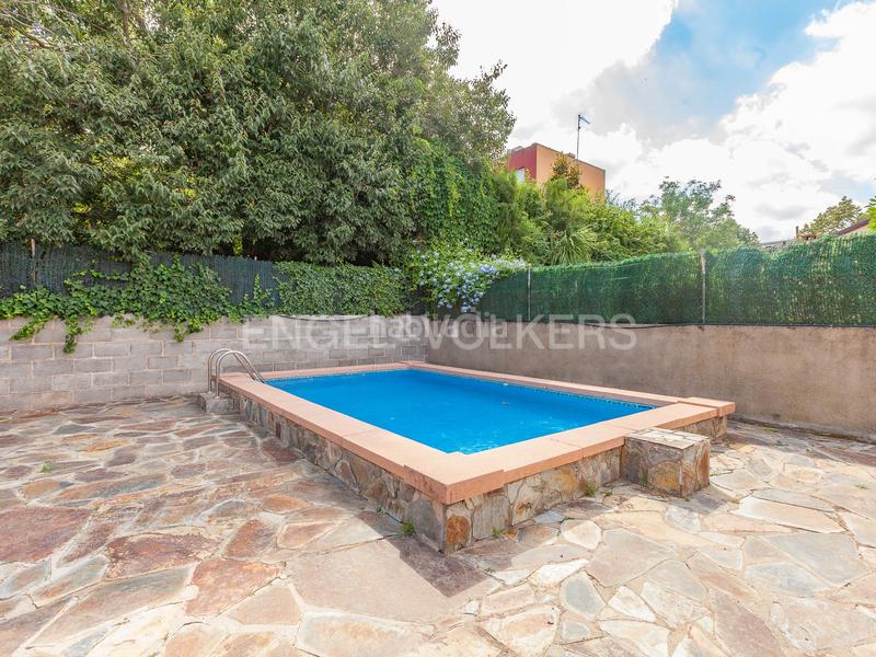 Foto 9f18c2d6-b4db-40fc-842a-3437203986ec. Haus mit heizung parking pool in Mira-sol Sant Cugat del Vallès