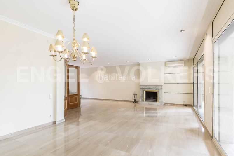 Foto 0ea73068-27bb-4995-9eb2-bf9e02000a98. Affitto casa con riscaldamento parcheggio piscina in Esplugues de Llobregat