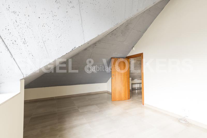 Foto 19bfe5fb-9d55-4202-bd3c-0b4a0001457a. Affitto casa con riscaldamento parcheggio piscina in Esplugues de Llobregat