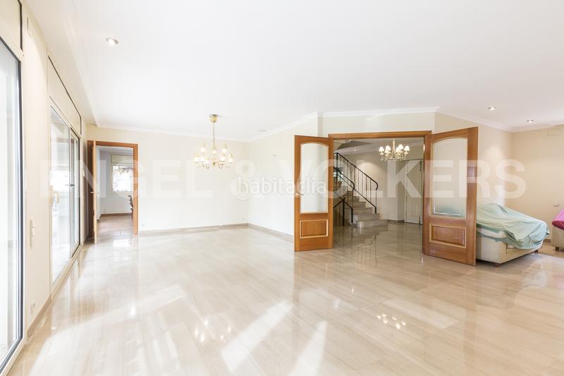 Foto 000aa368-6915-49eb-953b-a69561fdb240. Alquiler casa espectacular casa con gran jardín y pisicina en Esplugues de Llobregat